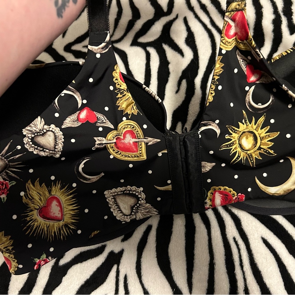 Torrid sz 42F black/heart print back smoothing tee-shirt bra - Picture 5 of 6